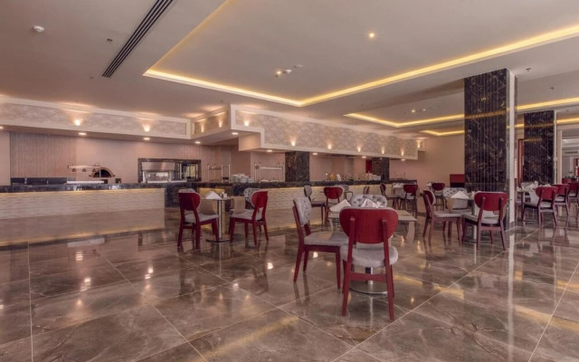 Albatros Aqua Blue Azrak VIP Package