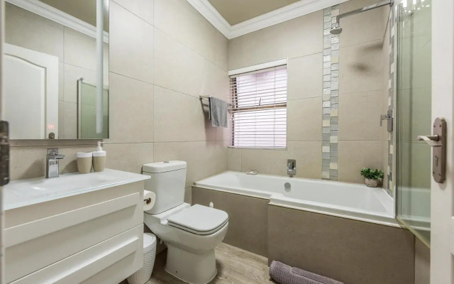 Beacon Wharf , George Hay 6 Seafront Accommodation