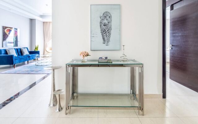 Chic 3BR With Study in The Heart of Downtown Dubai!