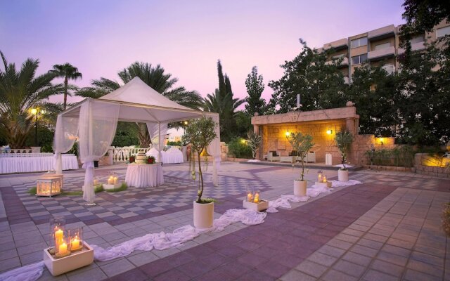 Ajax Hotel