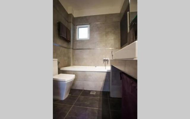 A Stylish Apartment In The Center Of Kastoria