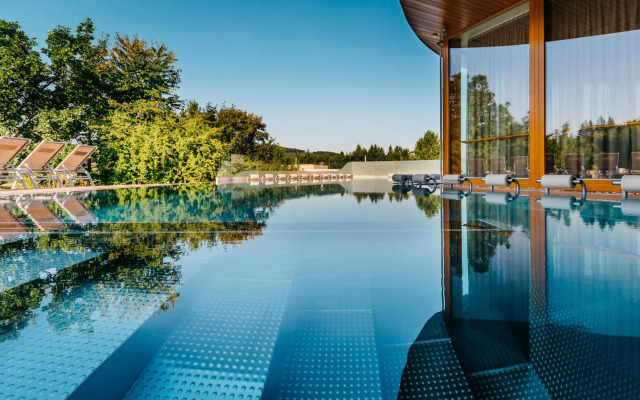 Maximus Resort