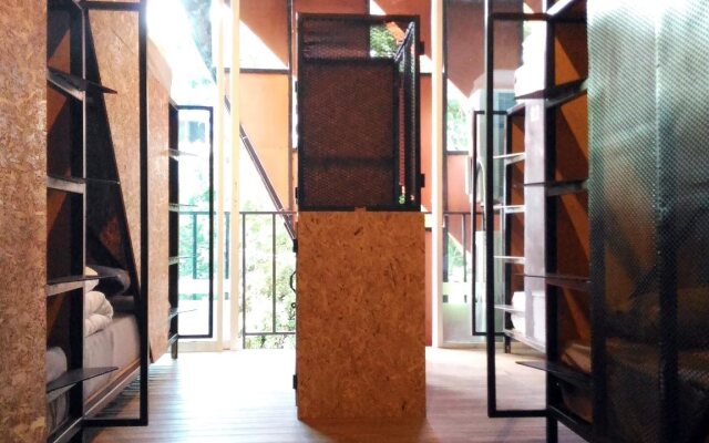 Rest Up Hostel At Nimmanhemin By Hjz