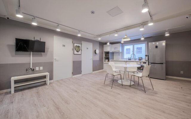 Flex Home Guesthouse - Hostel