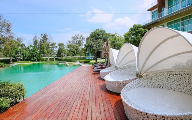 Hua Hin Luxury Beachfront Condo By Mon
