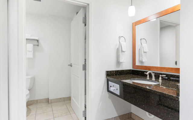 Best Western Plus Westgate Inn & Suites