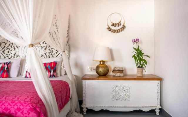 PinkCoco Uluwatu - Constant Surprises & for Cool Adults Only