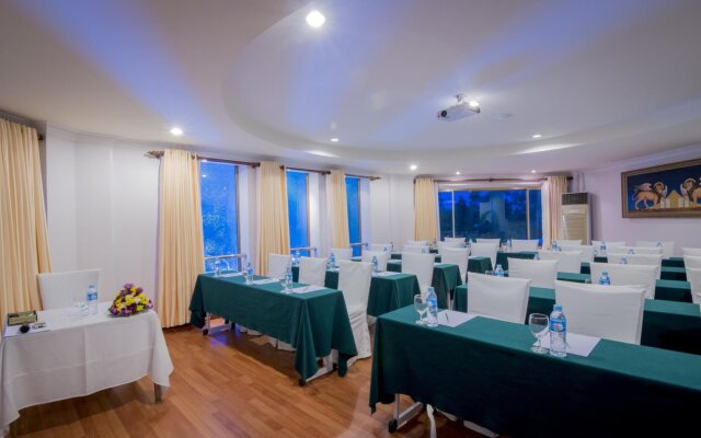 Angkor Holiday Hotel