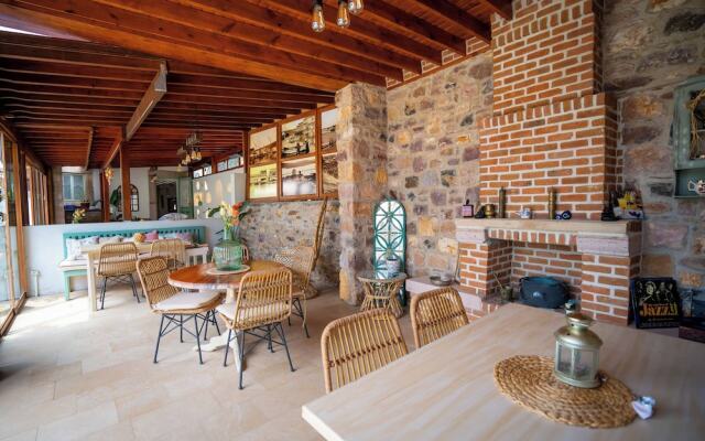 Cunda Tas Otel By Taze