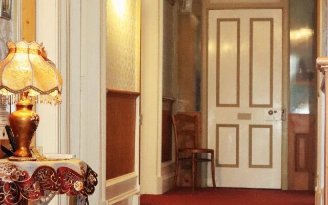 Hulmes Court Bed & Breakfast