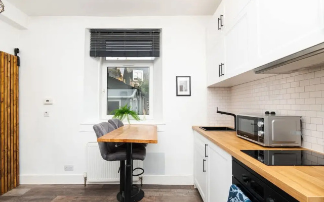 1 Bedroom Apartment-free Parking