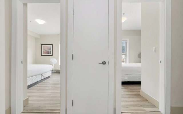 Harmony Haven 2BR Lakefront Suite