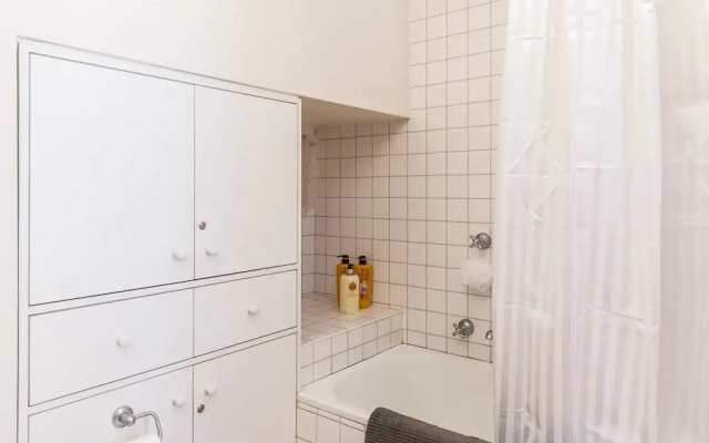 VERA, 1BDR South Melbourne Apartment