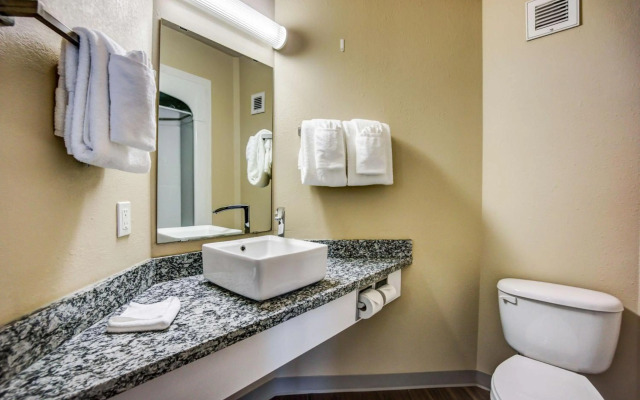 Motel 6 Red Deer, AB