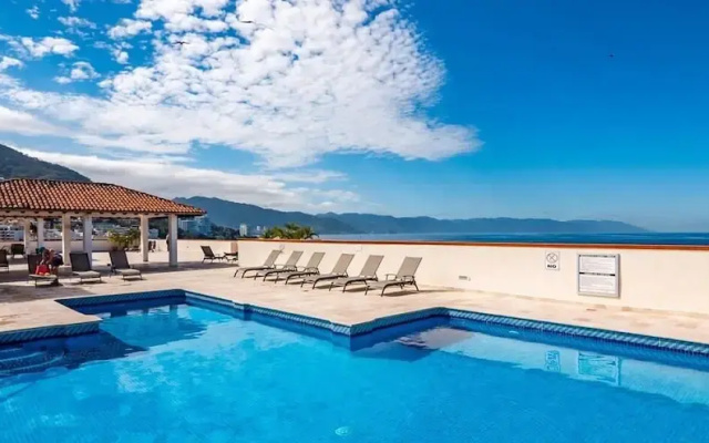 Ocean View 2Br Condo-balcony-beach-pool - 712