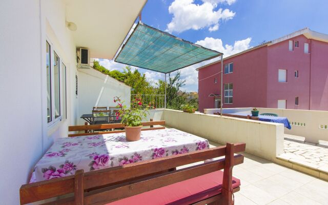 Apartment Vince - free parking: A2 plavi Primosten, Riviera Sibenik