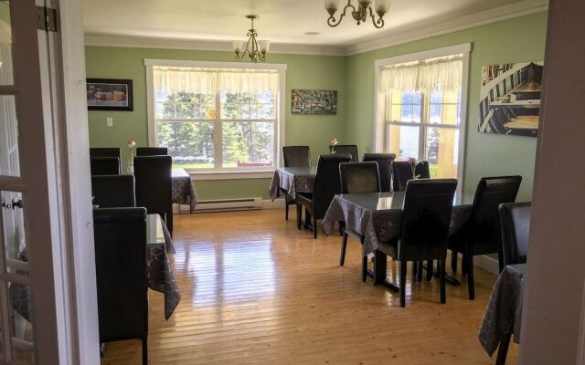 The Bread & Cheese Country Inn