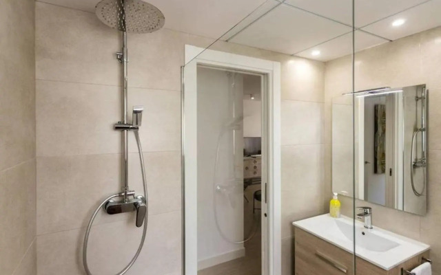 New San Juan beach apartment with AC