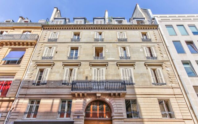 43 - Spacious Parisian Flat of Grands Boulevards