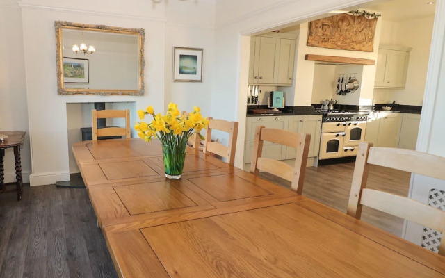 Whinstones at 4 The Villas