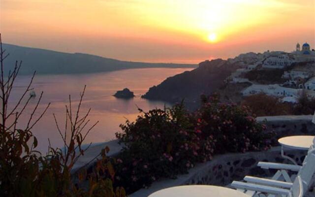 Nikos Villas