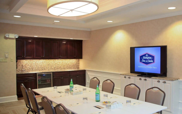 Hampton Inn & Suites Charlotte/South Park at Phillips Place