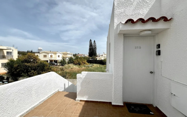 79 AN - Stay Nissi Chrysland Studio 215