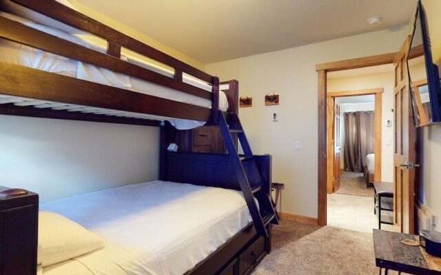 Mammoth Estates #140 2 Bedroom Condo by RedAwning