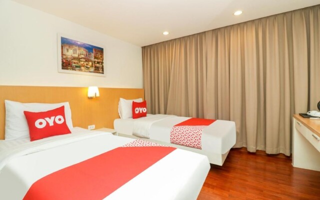 OYO 225 Premier Place Hotel