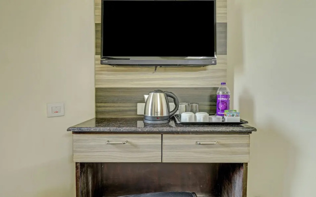 Itsy By Treebo - Eesha Elite