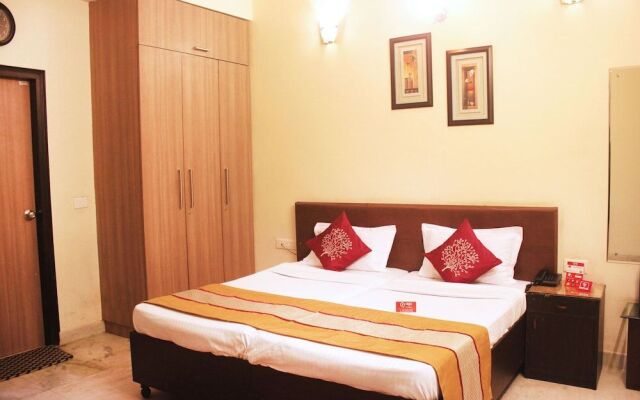 OYO 1875 Hotel Blooms 2