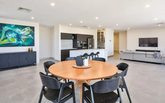 Indulge Apartments City View Penthouses