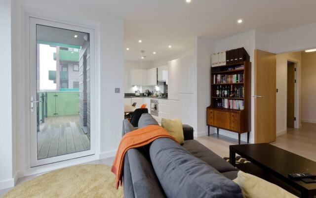 2-bed Apartment Only 15 Mins From Central London