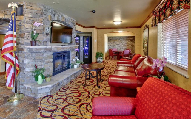 MCM Elegante Suites