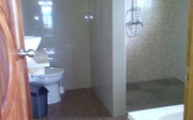 Marie'z Villa – Bathroom – Tuktuk Siadong