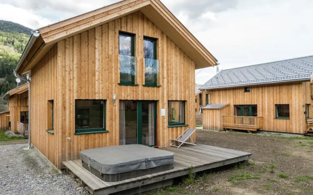 Deluxe Chalet With Whirlpool
