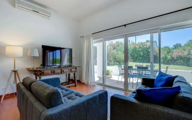 Casa Ninho Spacious 5 Bedroom Villa in an Enviab