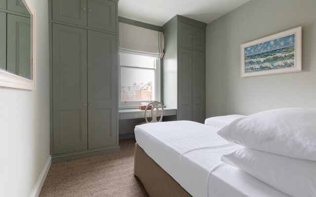 Granard Road by Onefinestay