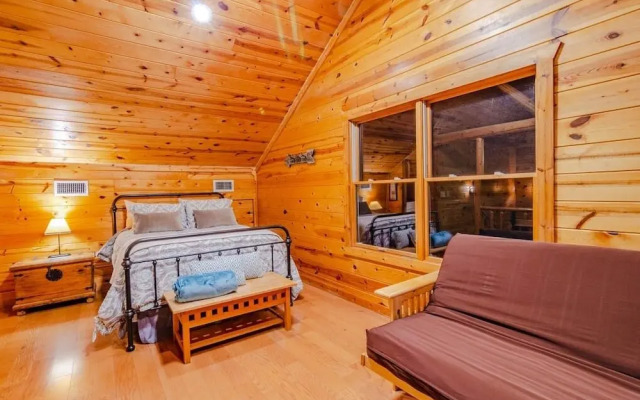 Ridgeview Retreat Seclude Cabin Includes Wifi, Cable, and Charcoal Grill by Redawning