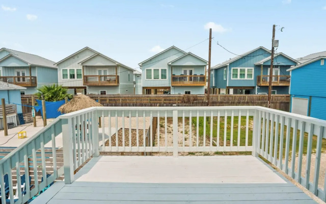 Tranquil Turquoise: Pet Friendly