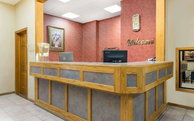 Super 8 by Wyndham Gillette