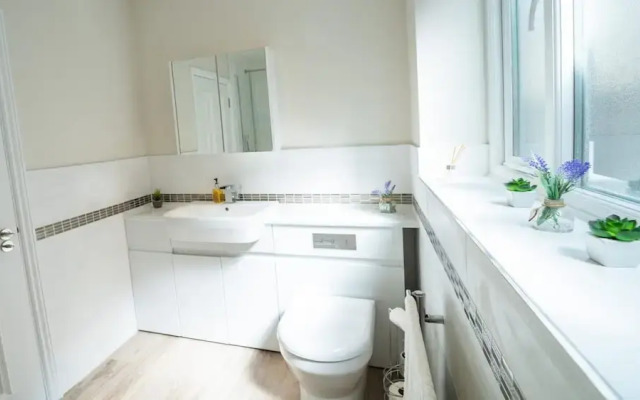 South Quay Apartment - 2 Bedrooms - 2 Bathrooms