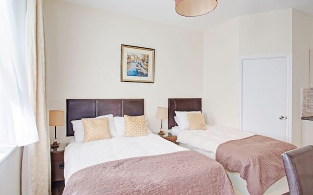 Elegant Apartment in London near Thames River