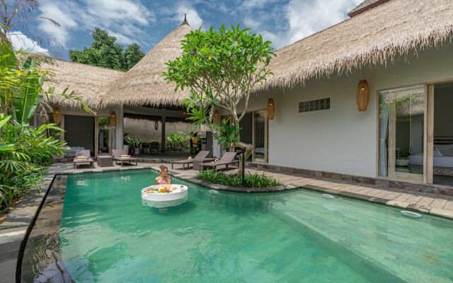 Brand new Luxury 3BR villa Ethnic Ubud 4