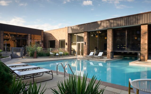 Sheraton Grand Rapids Airport Hotel