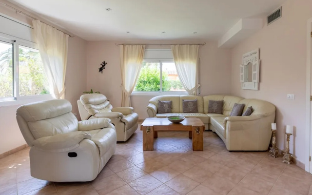 Magnificent Villa in Sant Pere Pescador with Private Pool
