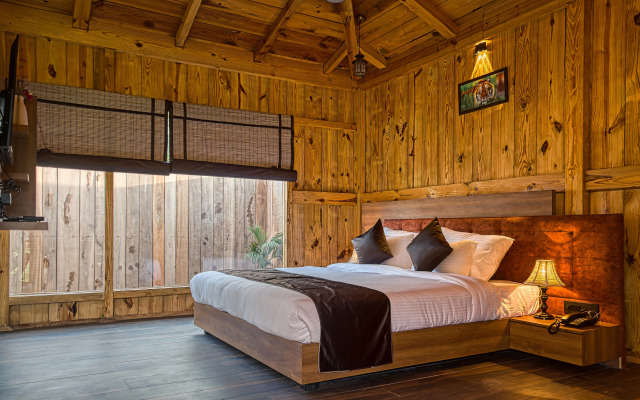 Pumpkin Hotel's Tusk N Woods
