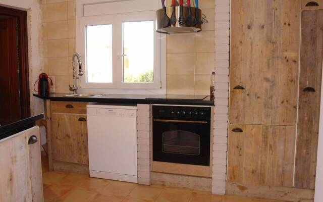 Spacious Villa in Vilacolum With Swimming Pool