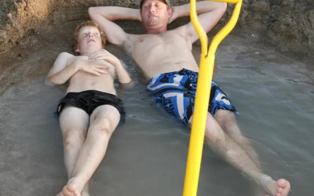 Hot Water Beach Bure Wai