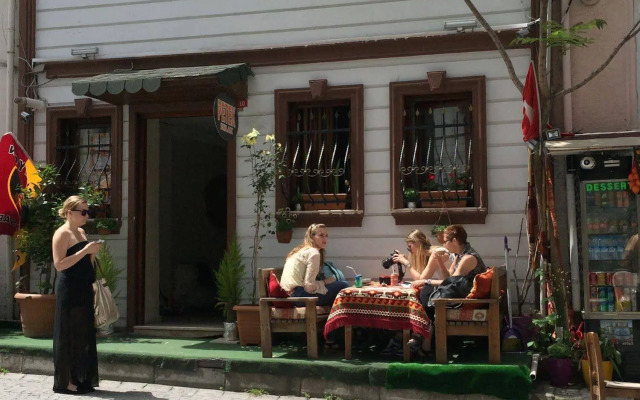 Peteks Hotel